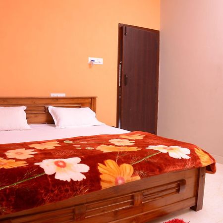 Coorg Girinivas Deluxe Homestay-Wi-Fi Madikeri Bagian luar foto
